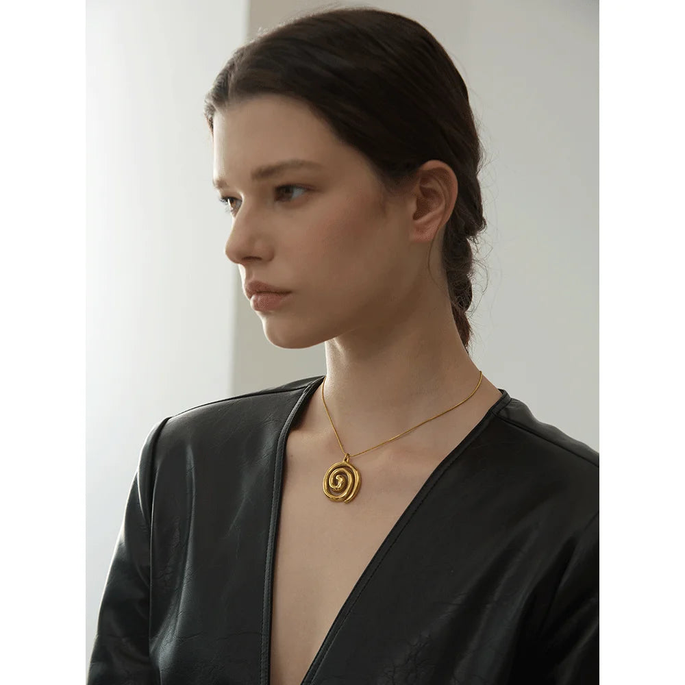 Geometric necklace in gold-plated stainless steel.