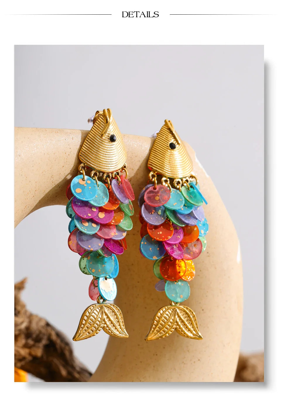 Resin multi-color geometric earrings in gold-plated stainless steel with resin.