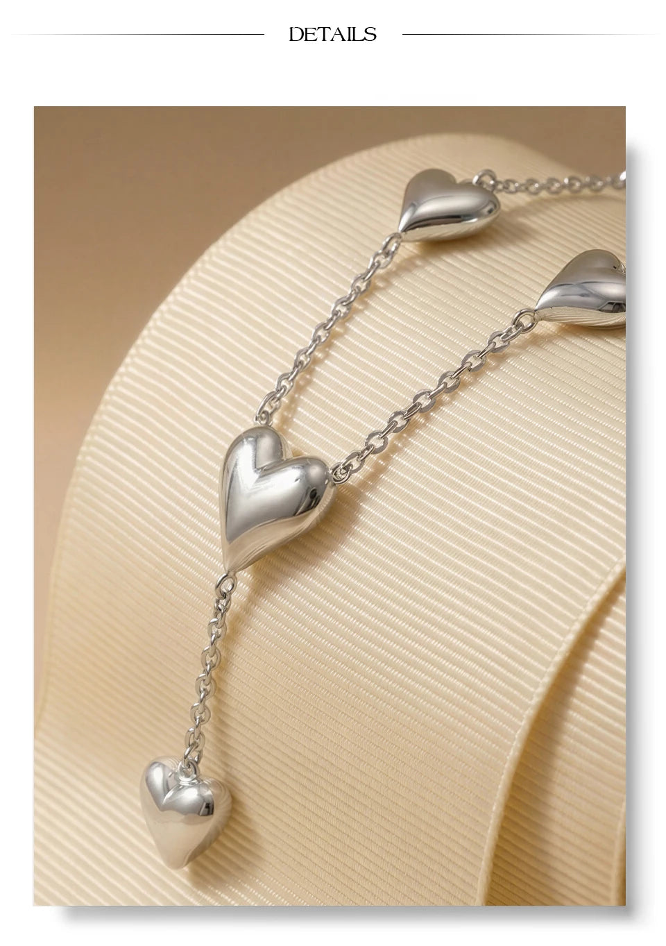 Heart chain necklace in gold-plated stainless steel.