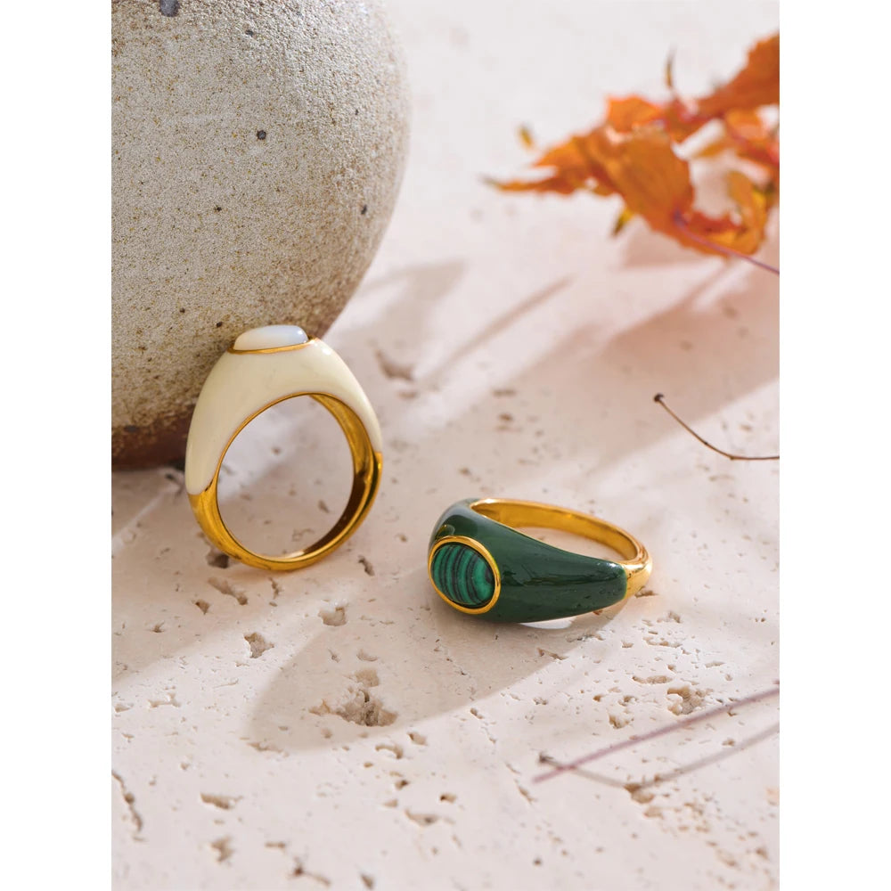 White shell enamel ring in 18K gold-plated stainless steel with natural stone and shell.