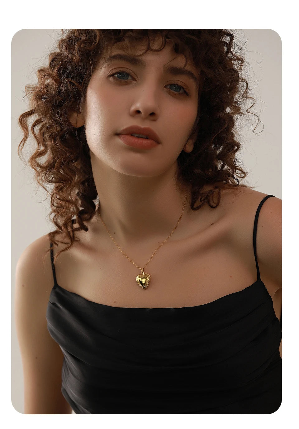 Heart necklace in gold-plated stainless steel.
