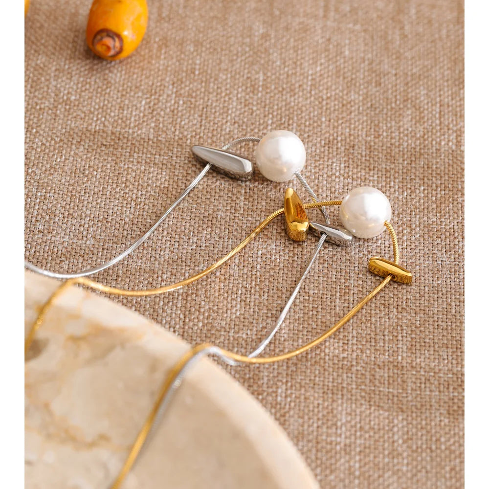 Pearl geometric necklace in gold-plated stainless steel with pearl.