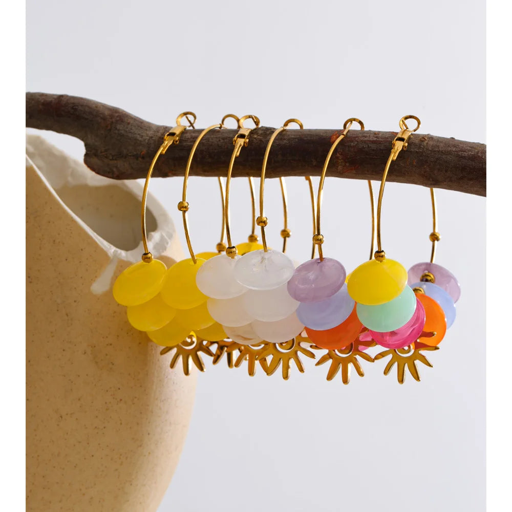 Resin sun geometric earrings in gold-plated stainless steel with resin.