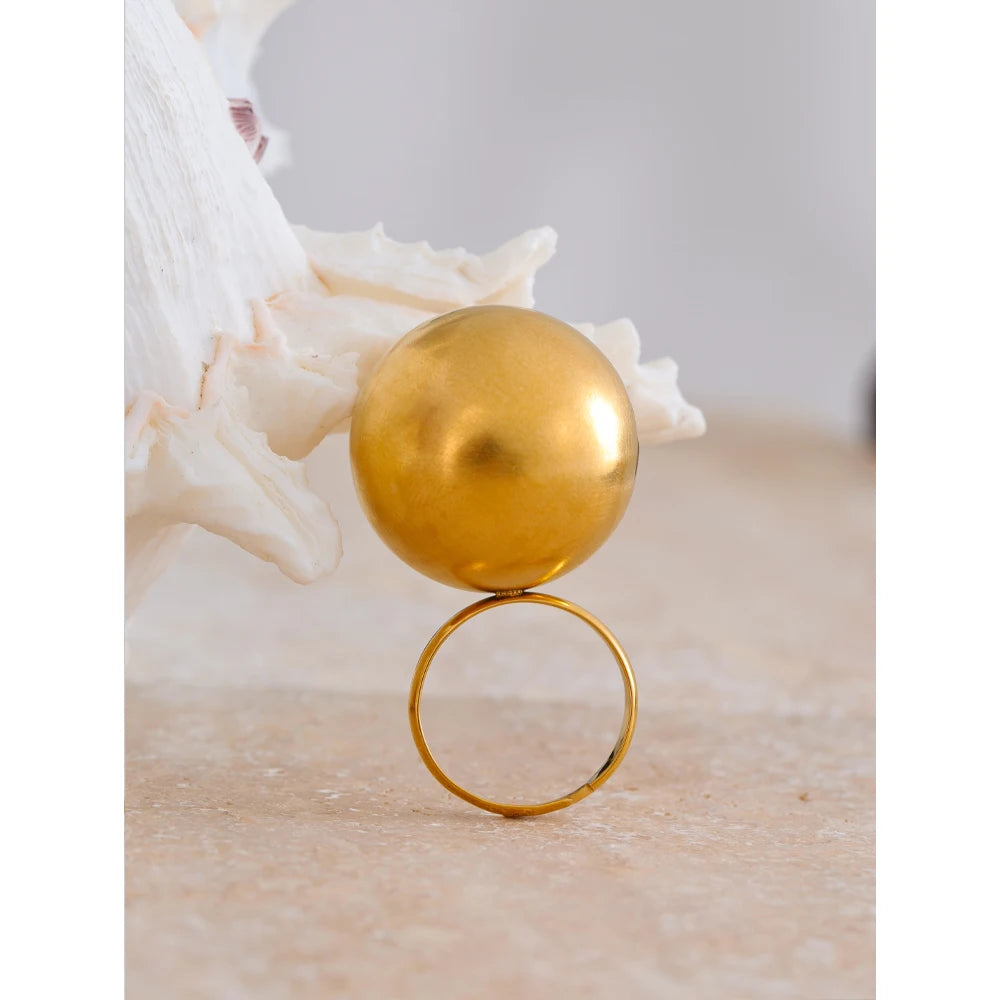 Geometric ring in 18K gold-plated stainless steel.