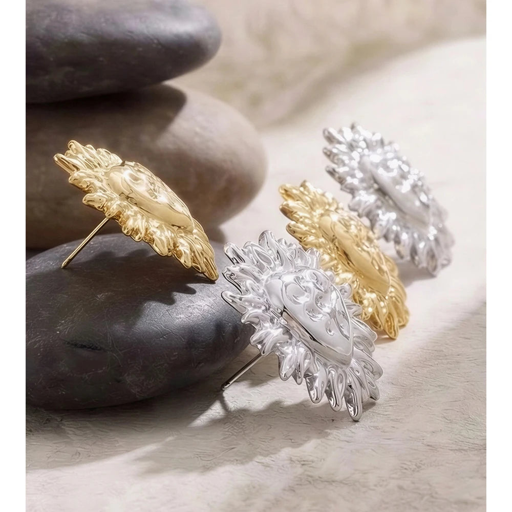 Heart geometric earrings in gold-plated stainless steel.