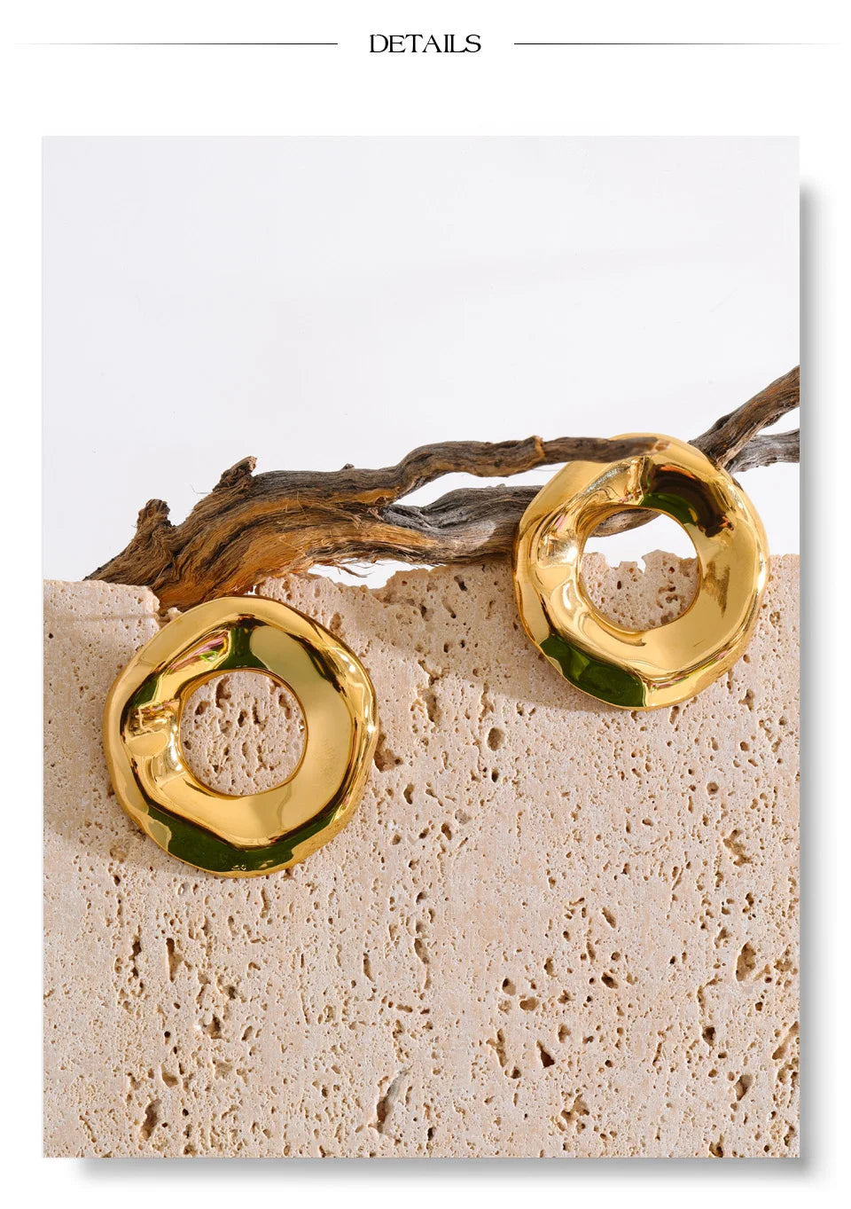 Minimalist geometric earrings in gold-plated stainless steel.