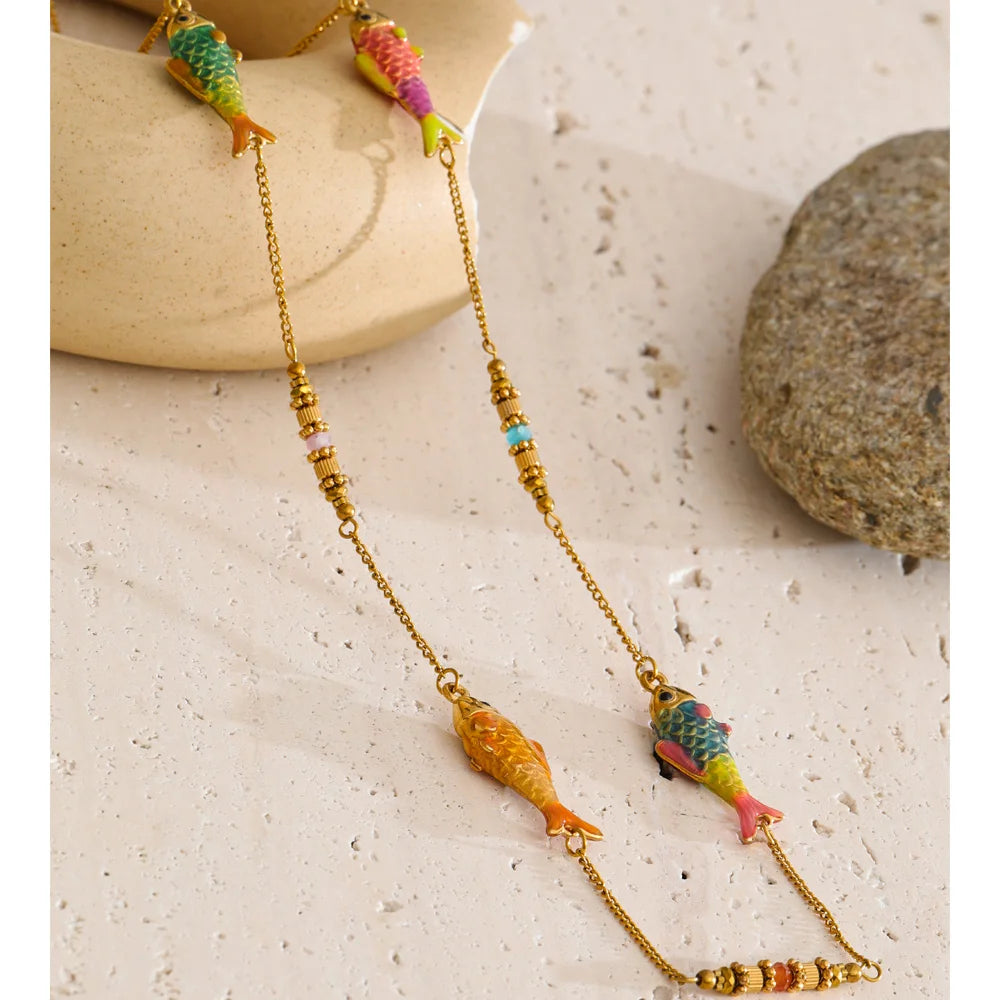 Enamel geometric chain necklace in gold-plated stainless steel with enamel.