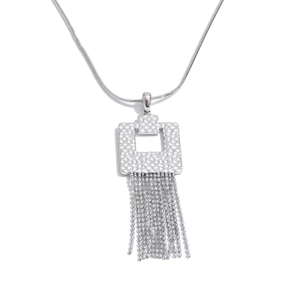 Geometric chain earrings in stainless steel.