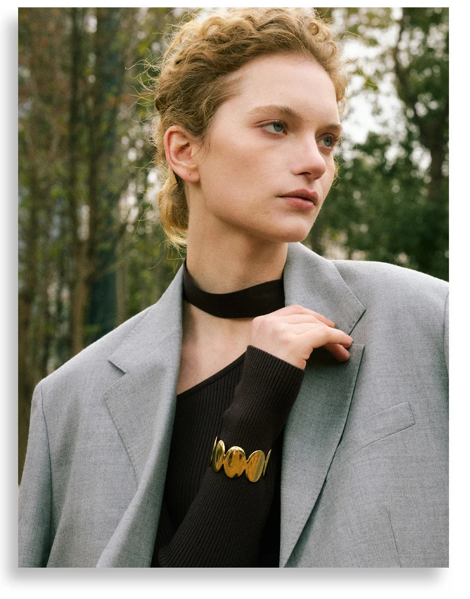 Geometric bracelet in gold-plated stainless steel.