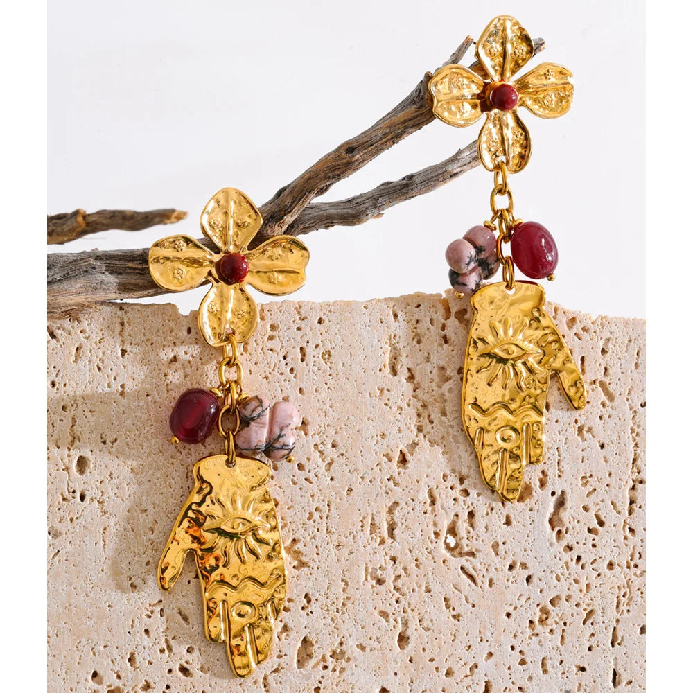 Flower earrings in gold-plated stainless steel.