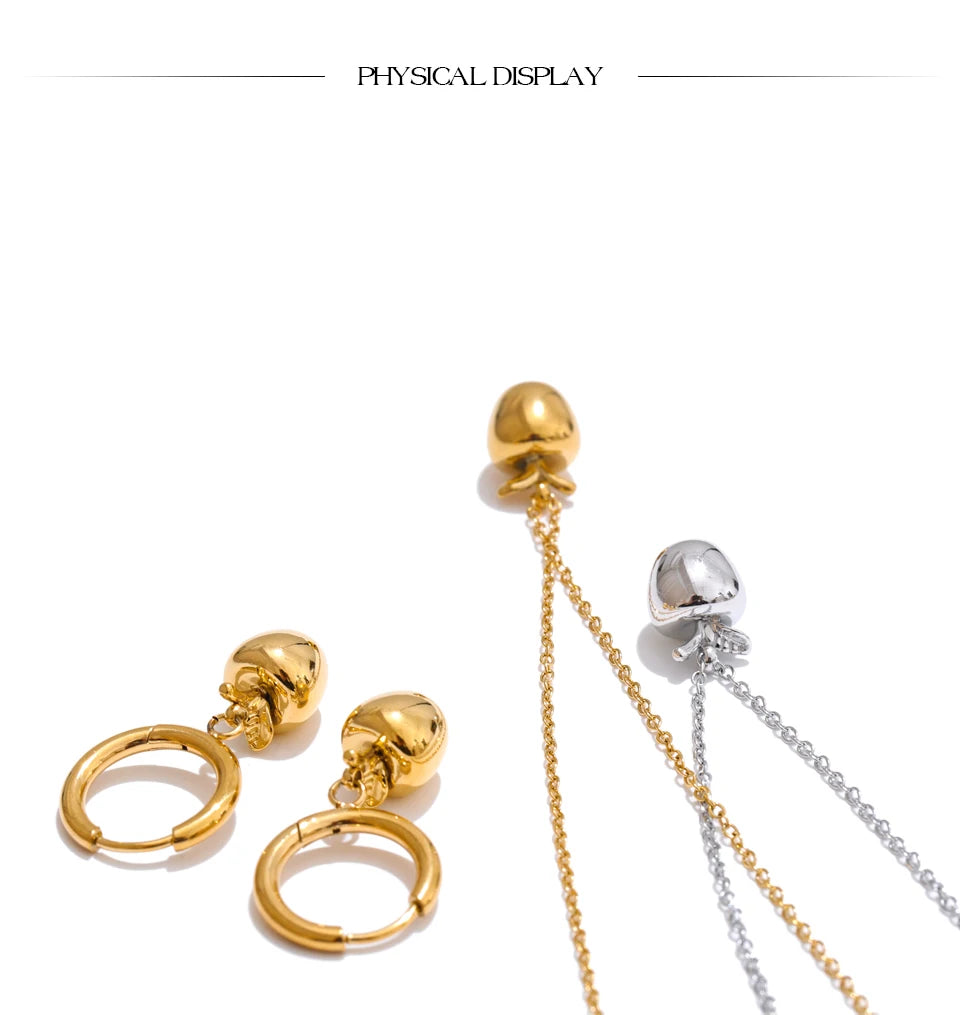 Geometric earrings in gold-plated stainless steel.