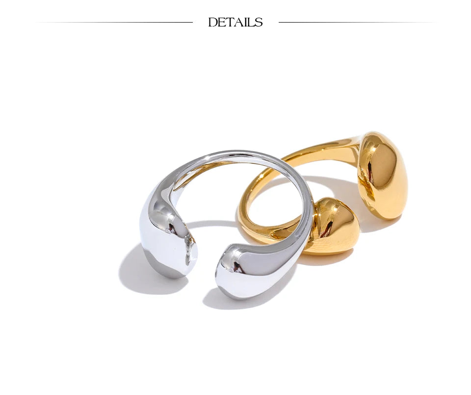 Minimalist geometric ring in gold-plated stainless steel.