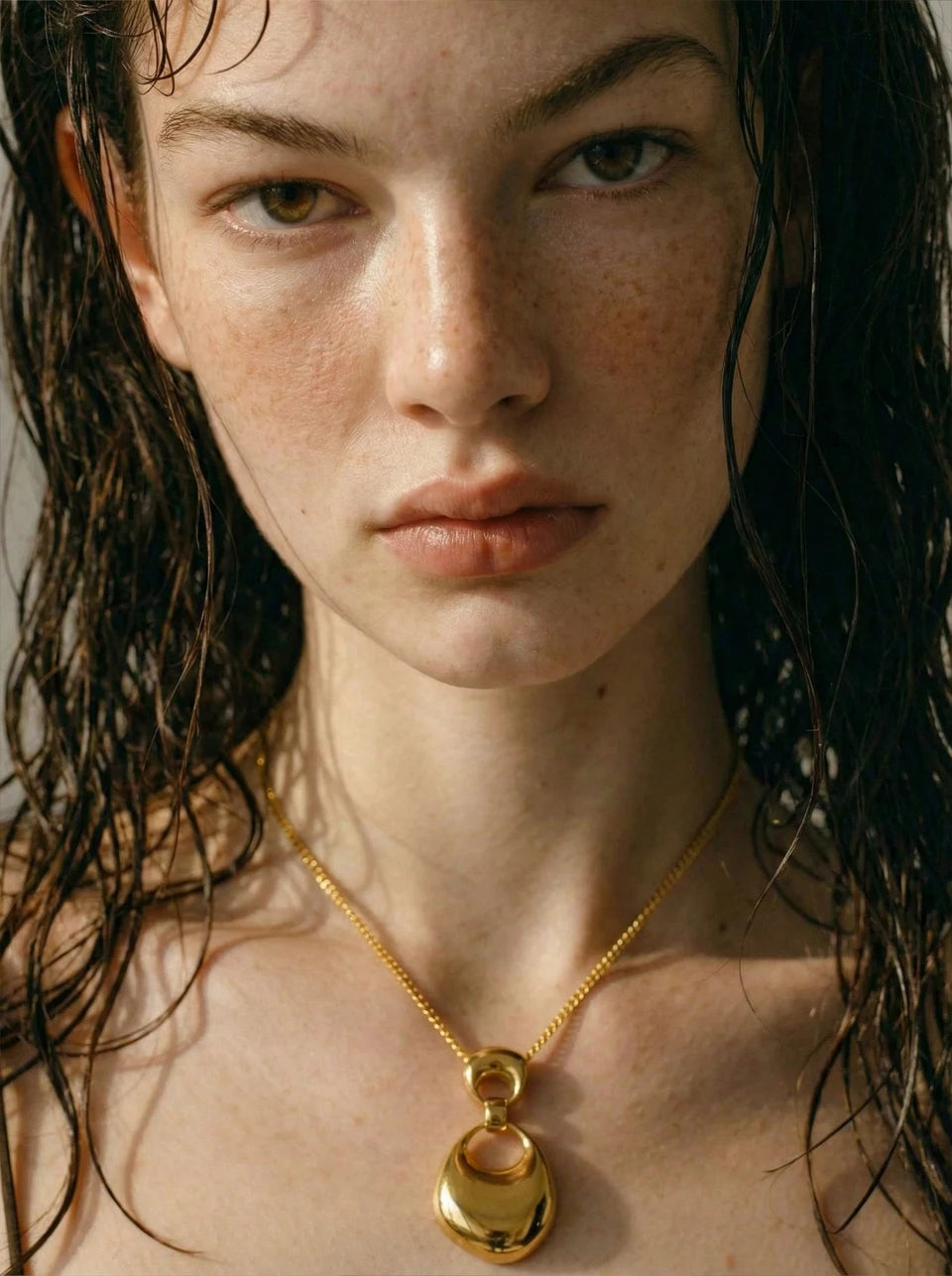 Geometric necklace in gold-plated stainless steel.