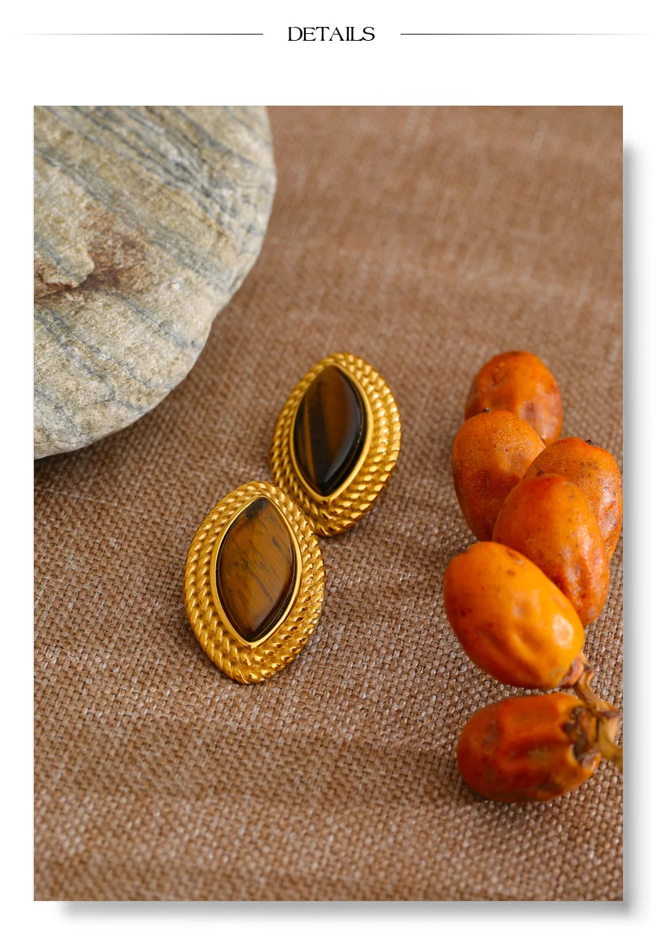 Natural stone geometric earrings in gold-plated stainless steel with natural stone.