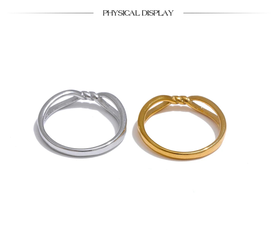 Minimalist geometric ring in 18K gold-plated stainless steel.