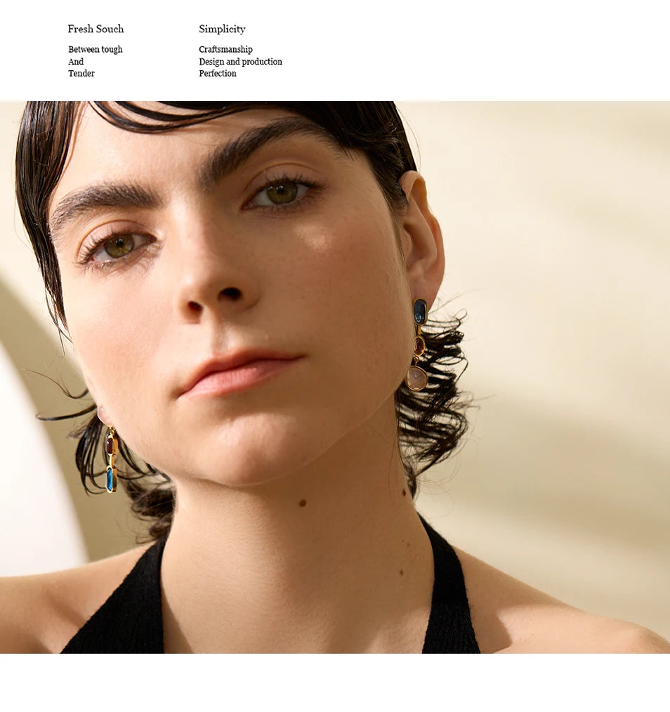 Natural stone geometric earrings in gold-plated 316L stainless steel with natural stone.