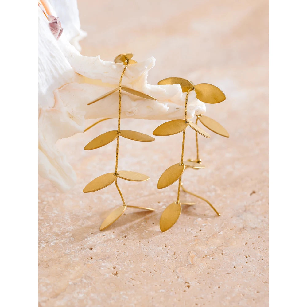 Vintage geometric earrings in gold-plated stainless steel.