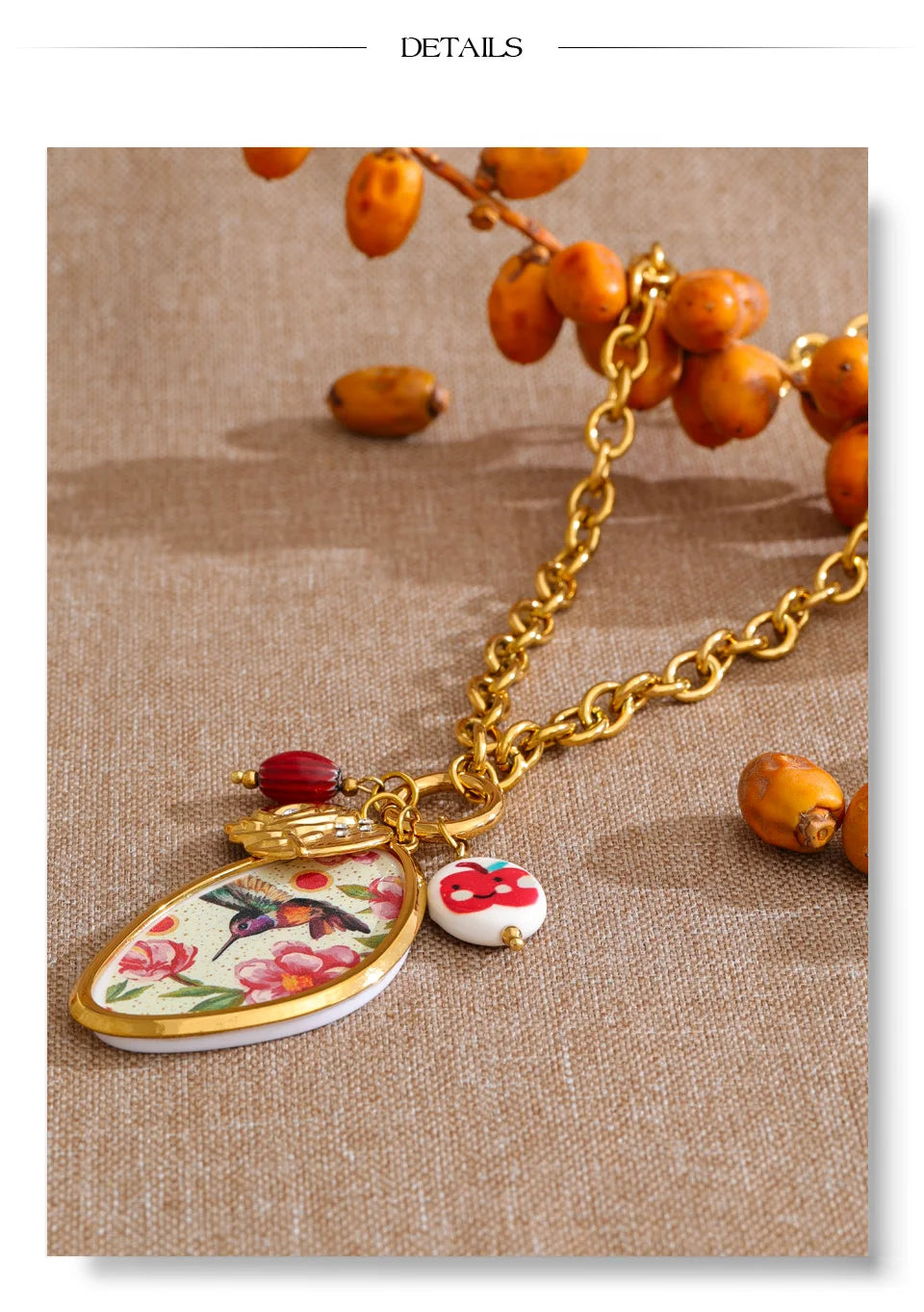 Cubic zirconia resin flower necklace in gold-plated stainless steel with cubic zirconia and resin.