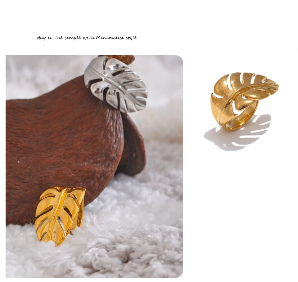 Geometric ring in 18K gold-plated stainless steel.