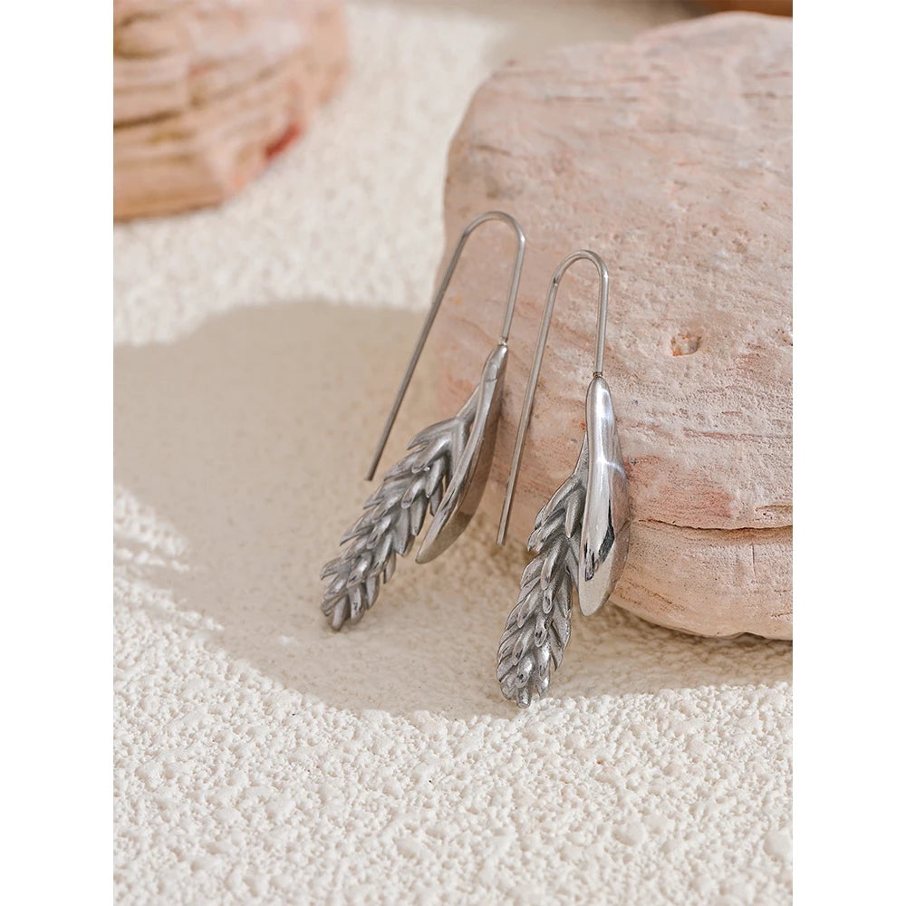 Geometric earrings in gold-plated 316L stainless steel.