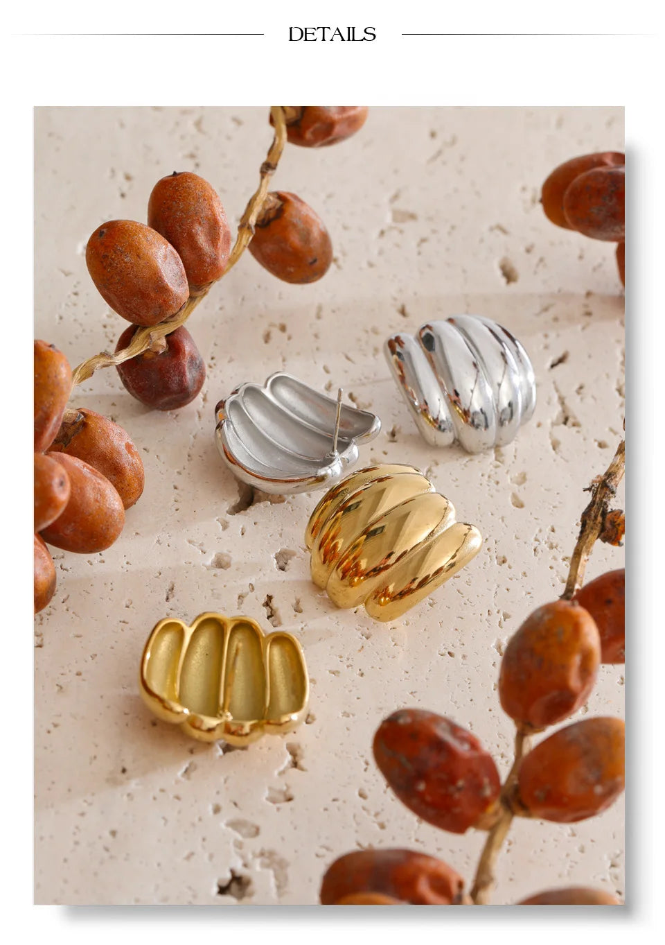 Geometric earrings in gold-plated stainless steel.
