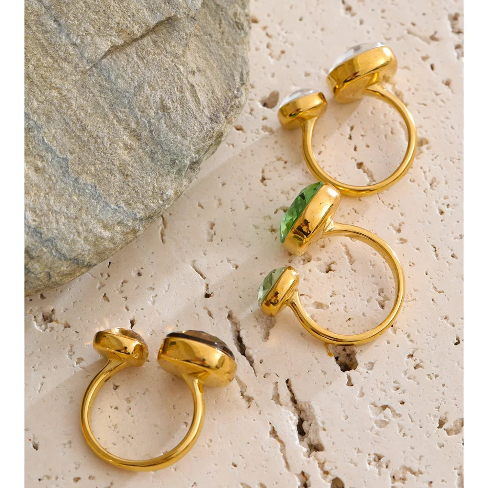 Cubic zirconia geometric ring in 18K gold-plated stainless steel with cubic zirconia.