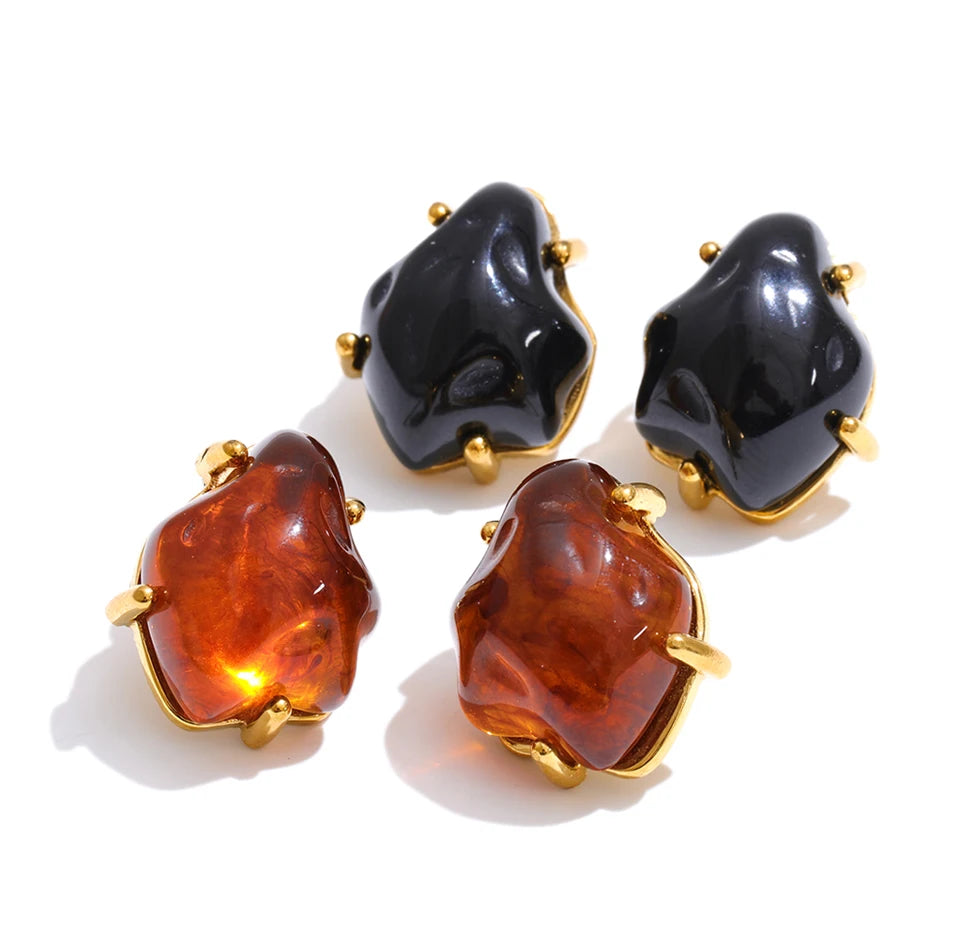 Black resin acrylic earrings in gold-plated stainless steel with resin and acrylic.