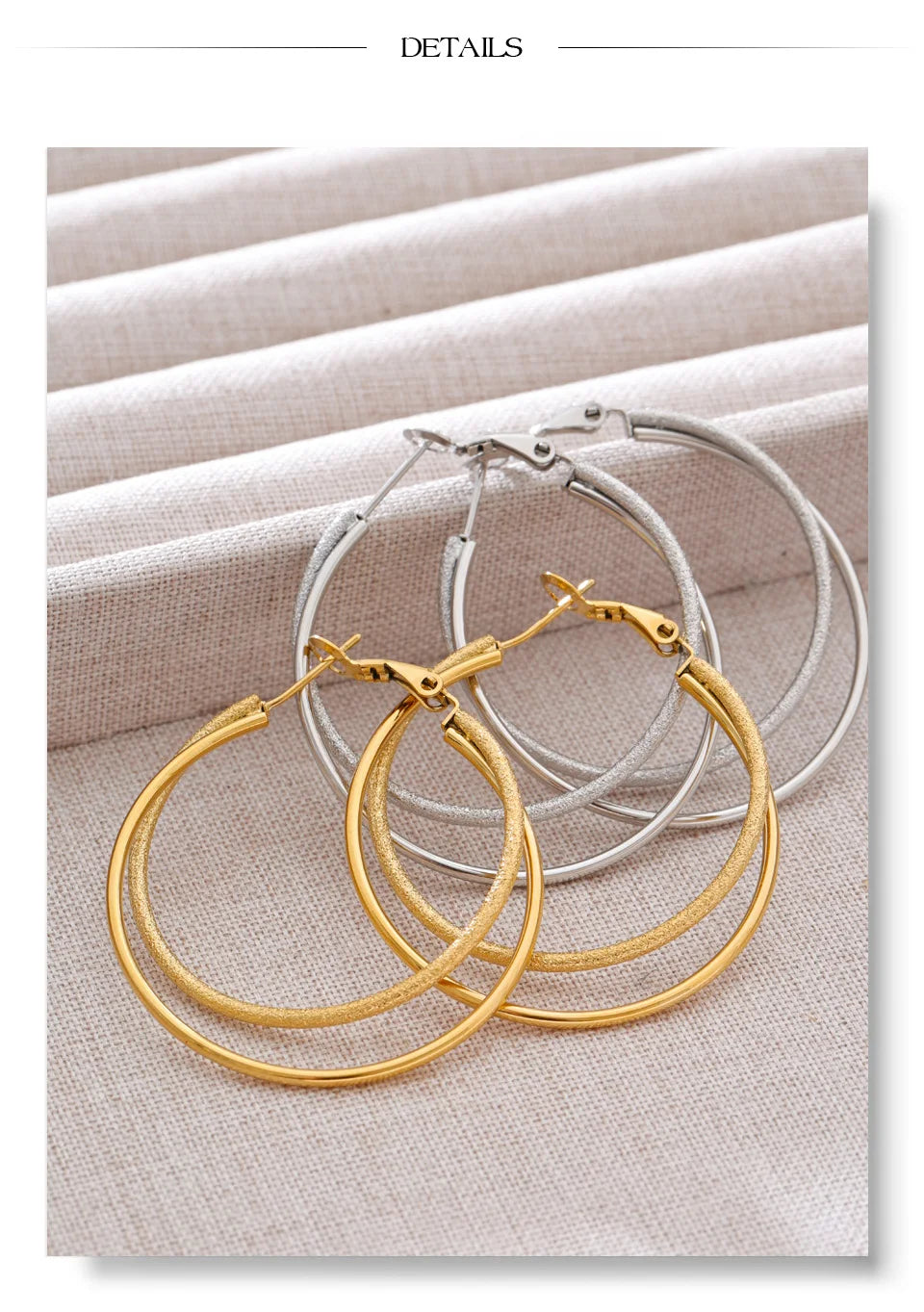 Geometric earrings in gold-plated stainless steel.