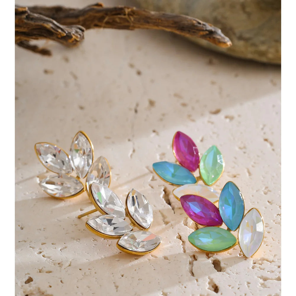 White crystal flower earrings in gold-plated stainless steel with crystal.