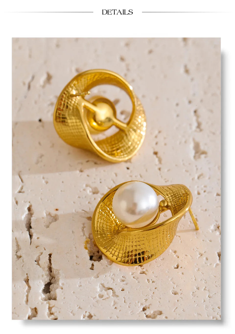 Pearl geometric earrings in gold-plated stainless steel with pearl.