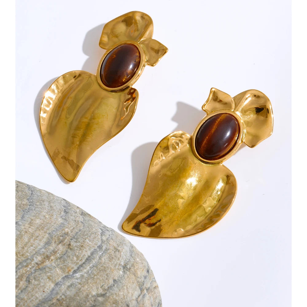 Natural stone heart geometric earrings in gold-plated stainless steel with natural stone.