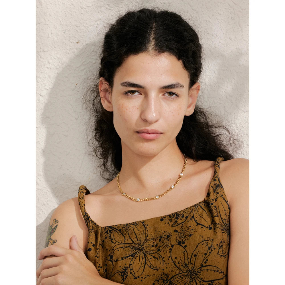 Cubic zirconia geometric chain necklace in gold-plated stainless steel with cubic zirconia.