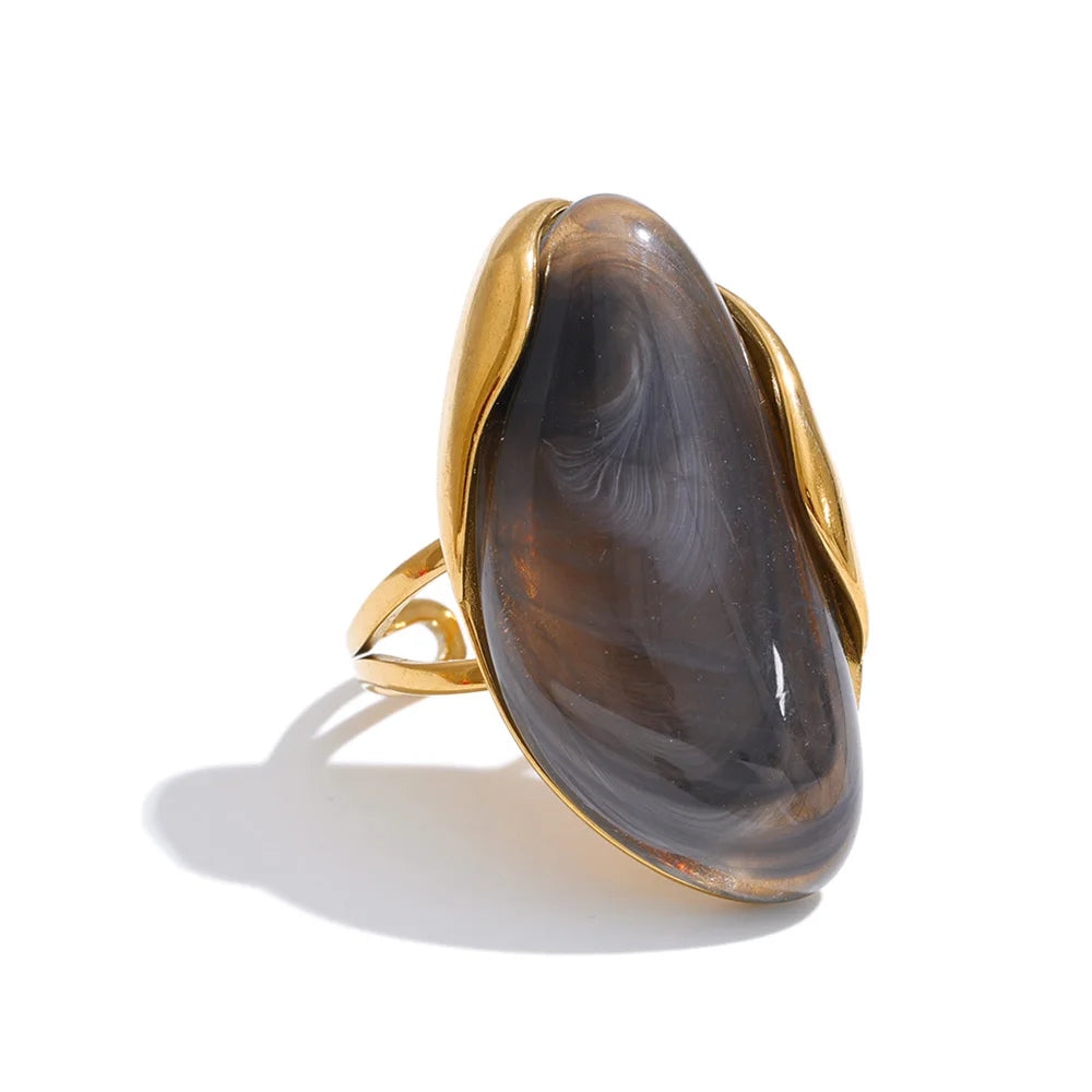 Resin multi-color geometric ring in 18K gold-plated stainless steel with resin.