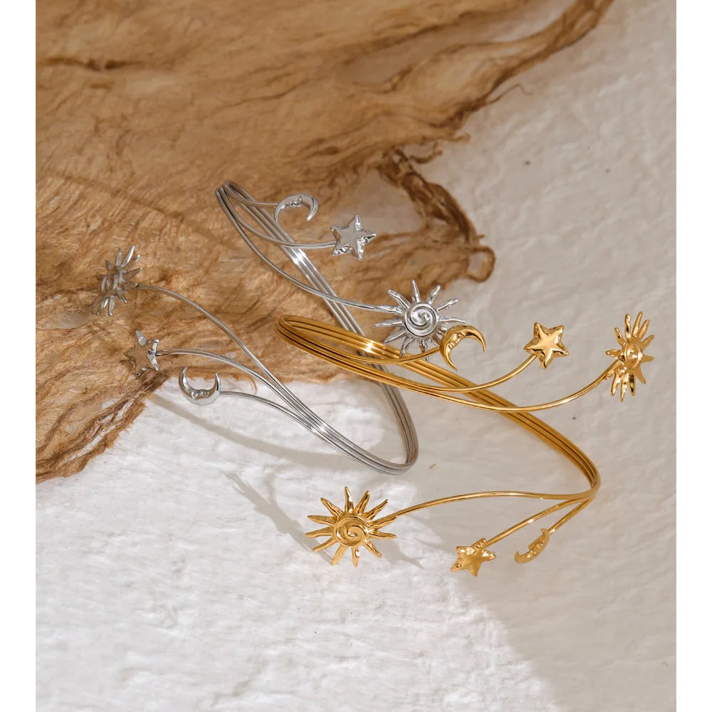 Star moon sun bracelet in gold-plated stainless steel.