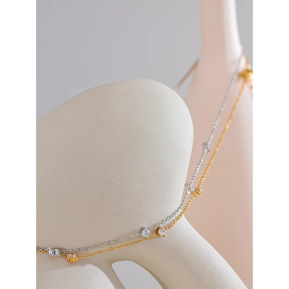 Cubic zirconia geometric necklace in gold-plated stainless steel with cubic zirconia.