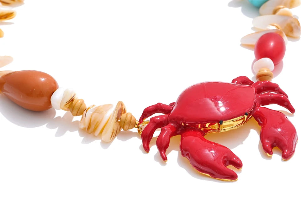 Red shell resin necklace in gold-plated stainless steel with natural stone and shell.