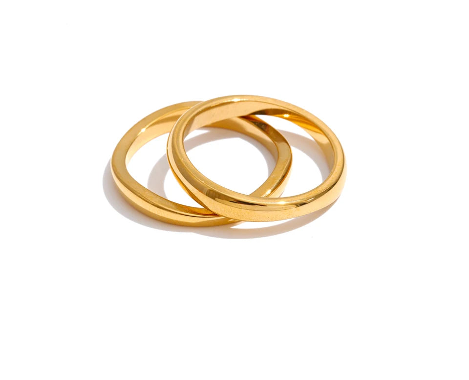 Geometric ring in 18K gold-plated stainless steel.