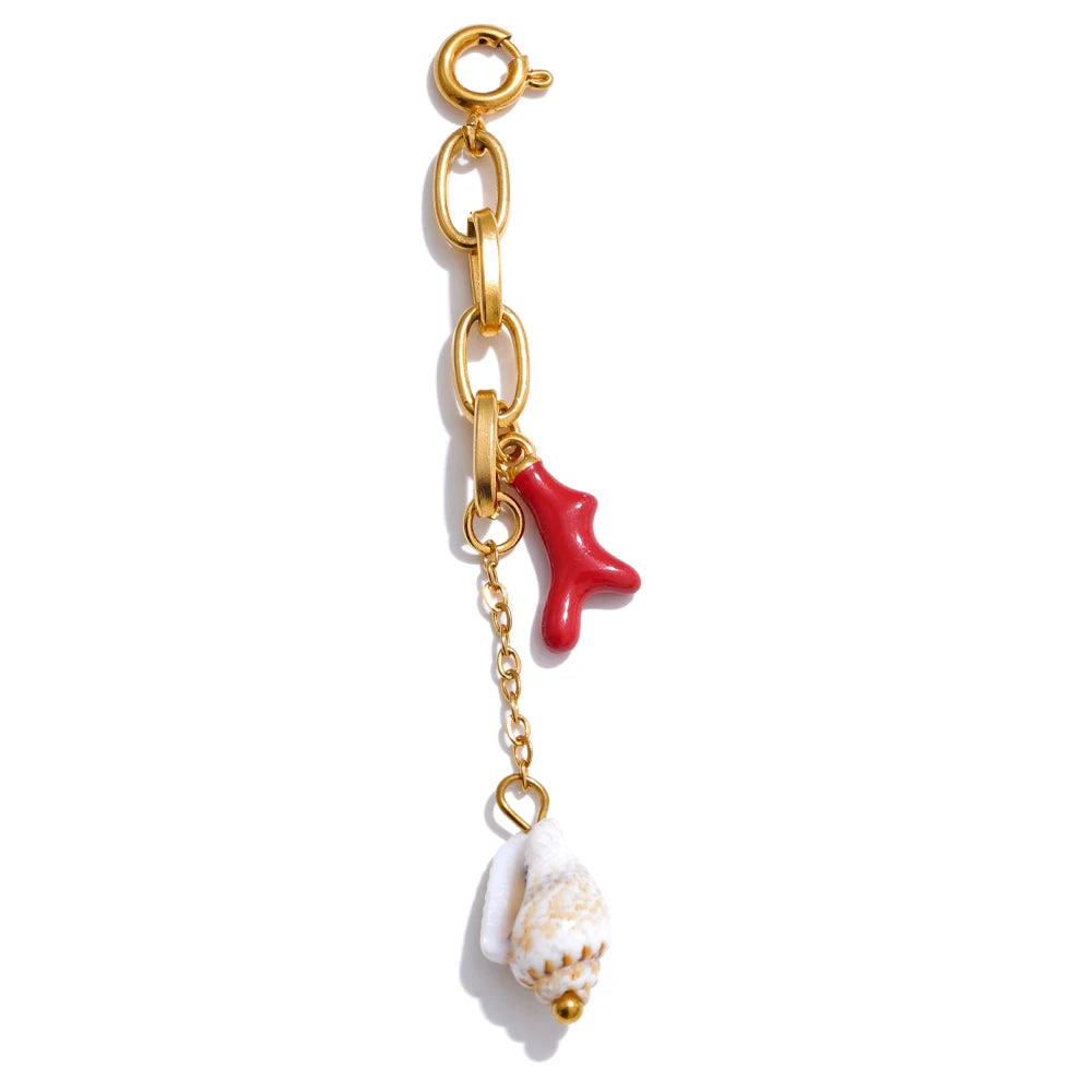 Shell star moon necklace in gold-plated stainless steel with shell.