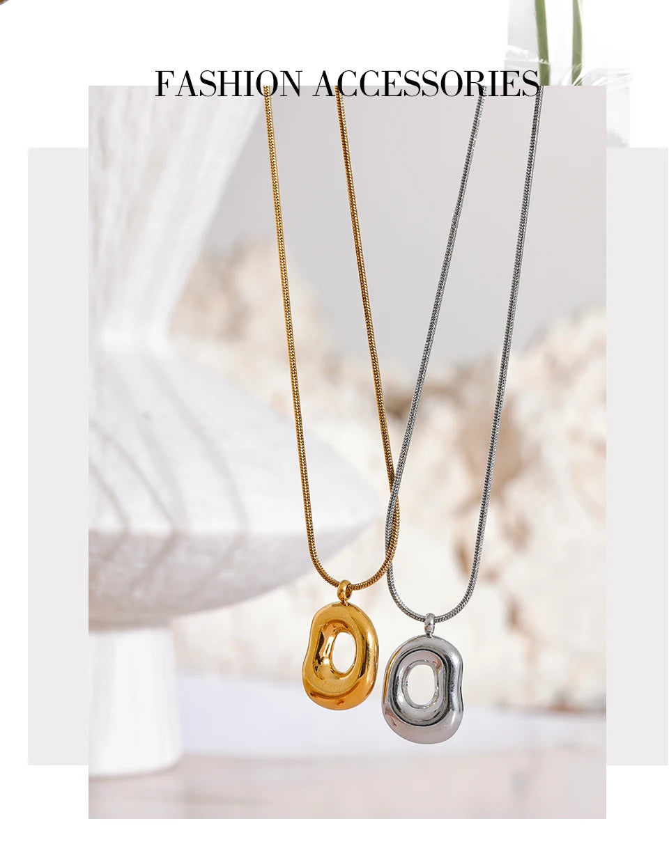 Geometric necklace in gold-plated 316L stainless steel.