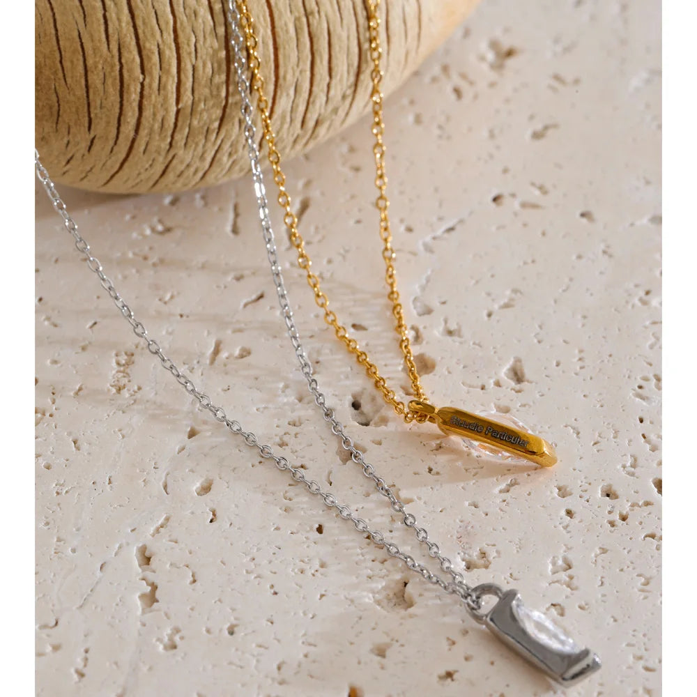 Cubic zirconia geometric necklace in gold-plated stainless steel with cubic zirconia.