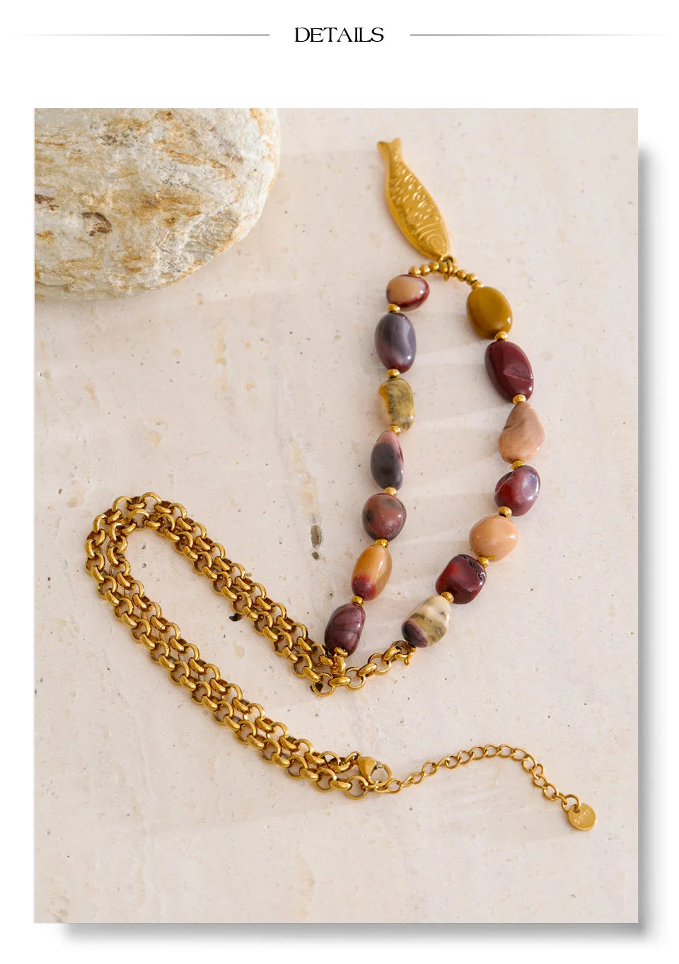 Natural stone beaded geometric necklace in gold-plated stainless steel with natural stone.