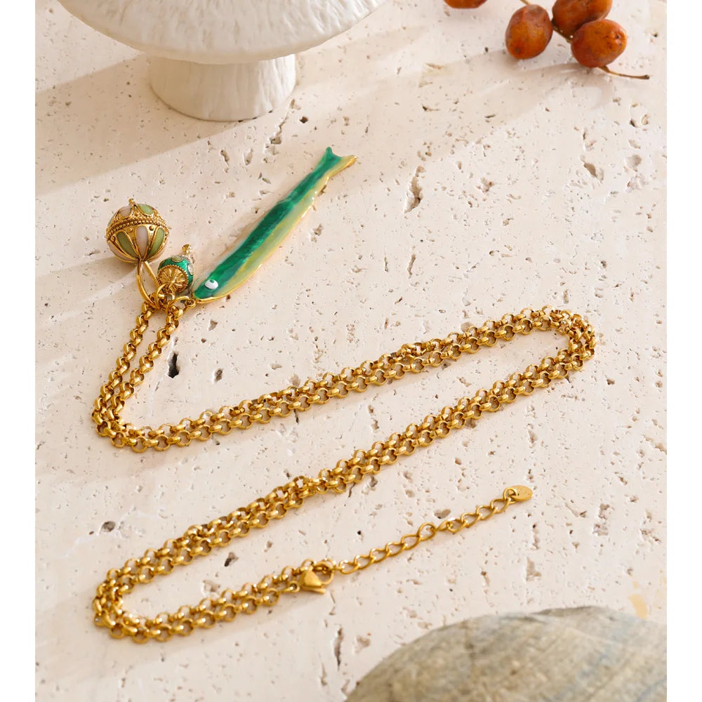 Enamel geometric chain necklace in gold-plated stainless steel with enamel.