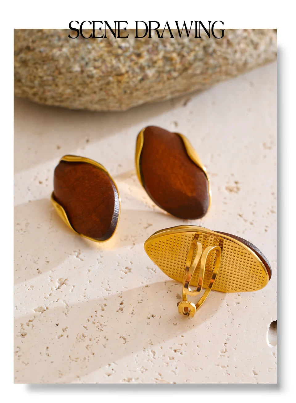 Geometric earrings in gold-plated stainless steel.