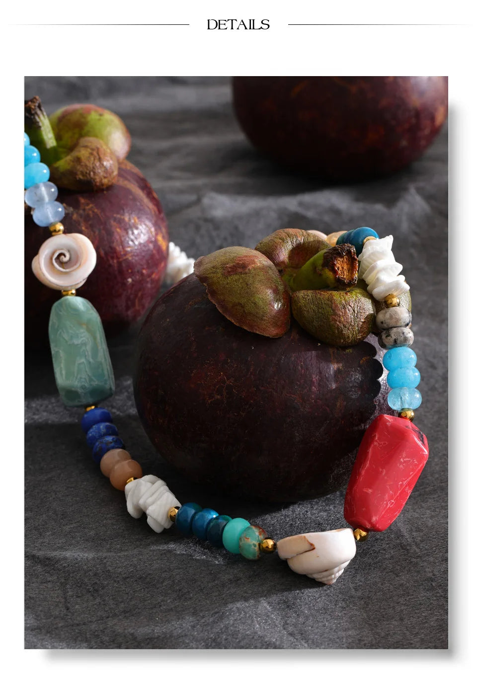 Shell resin natural stone necklace in gold-plated stainless steel with natural stone and shell.