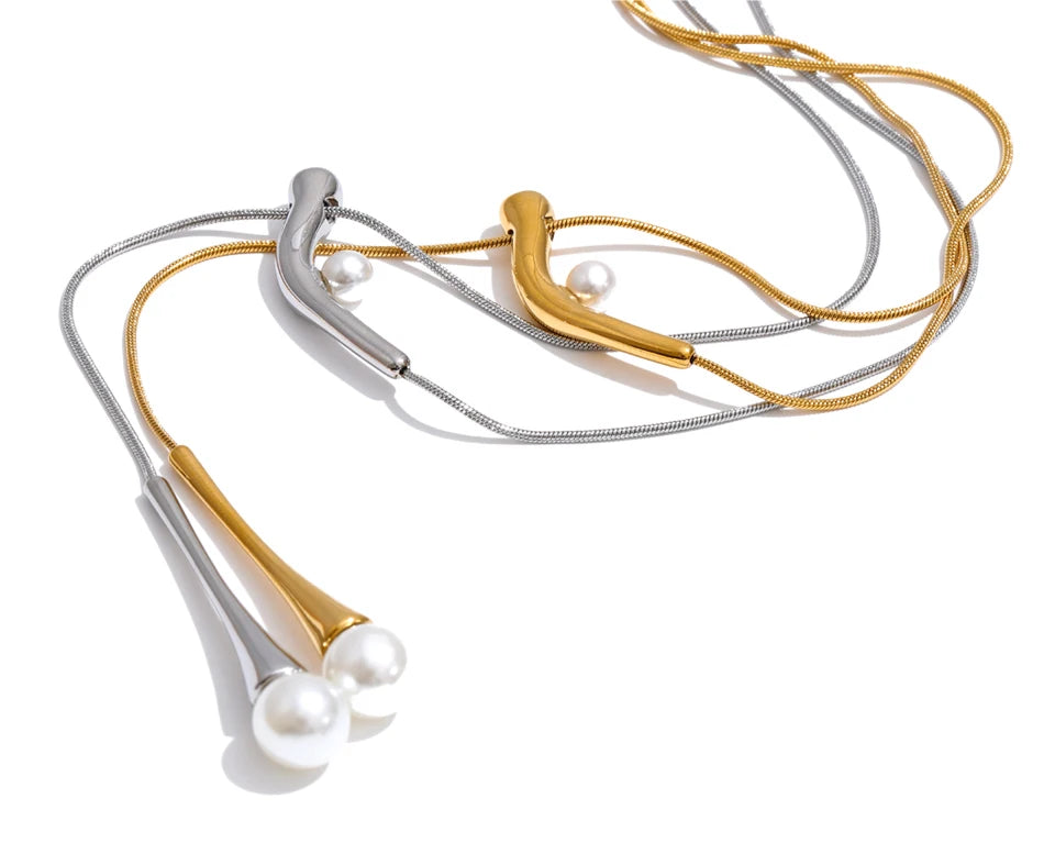 Pearl geometric chain necklace in gold-plated stainless steel with pearl.