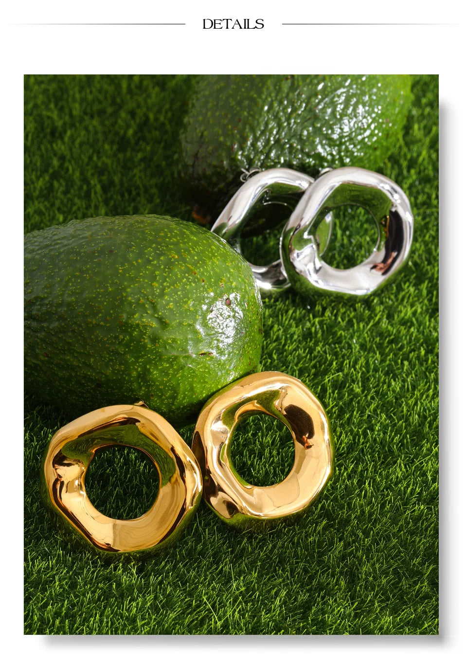 Minimalist geometric earrings in gold-plated stainless steel.