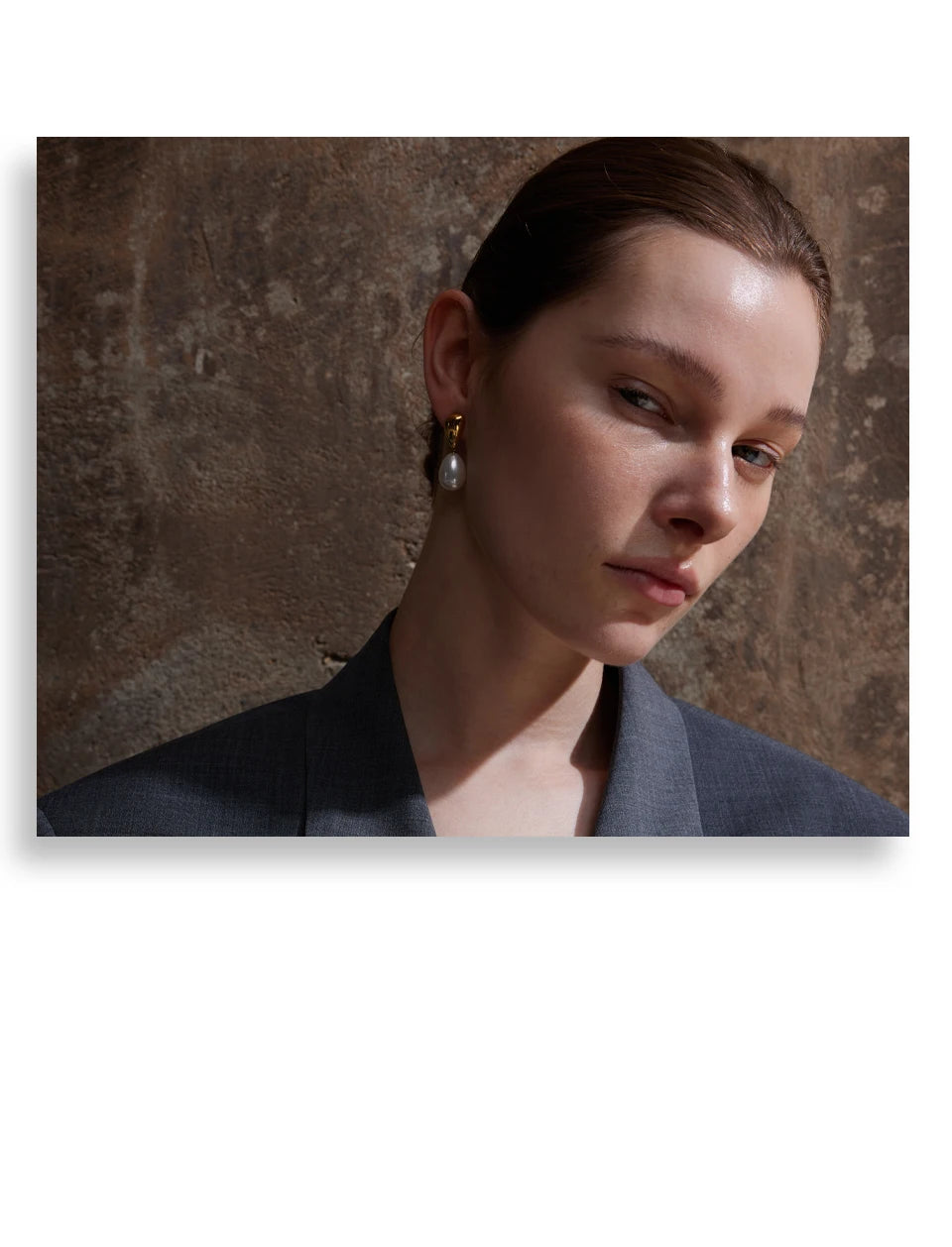 Pearl geometric earrings in gold-plated stainless steel with pearl.