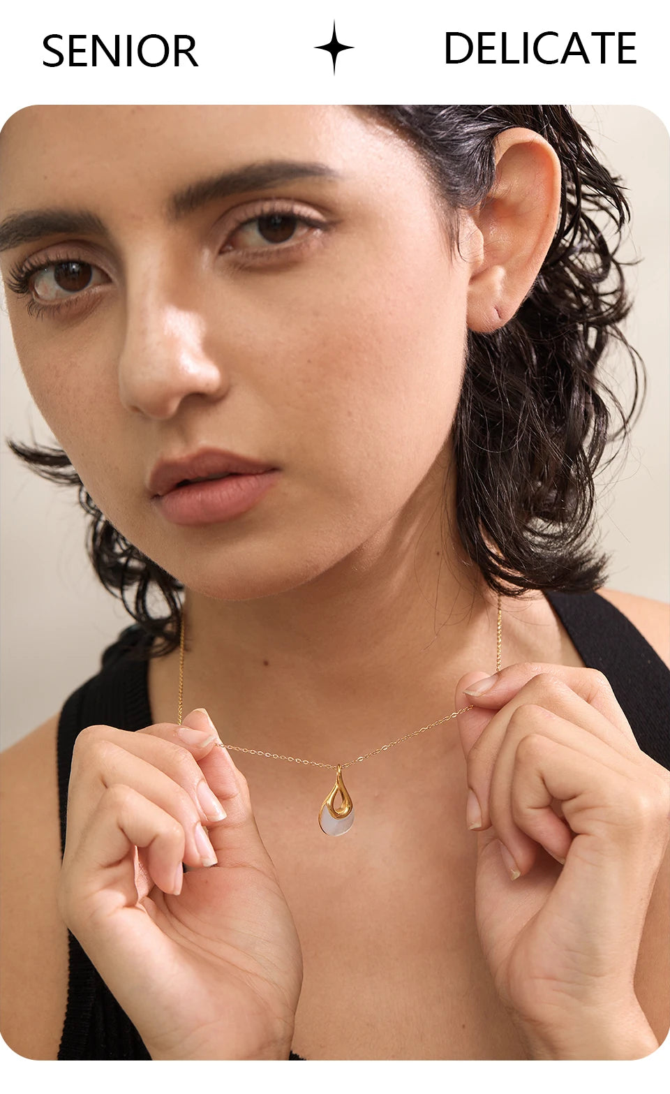 Shell natural stone geometric necklace in gold-plated stainless steel with natural stone and shell.