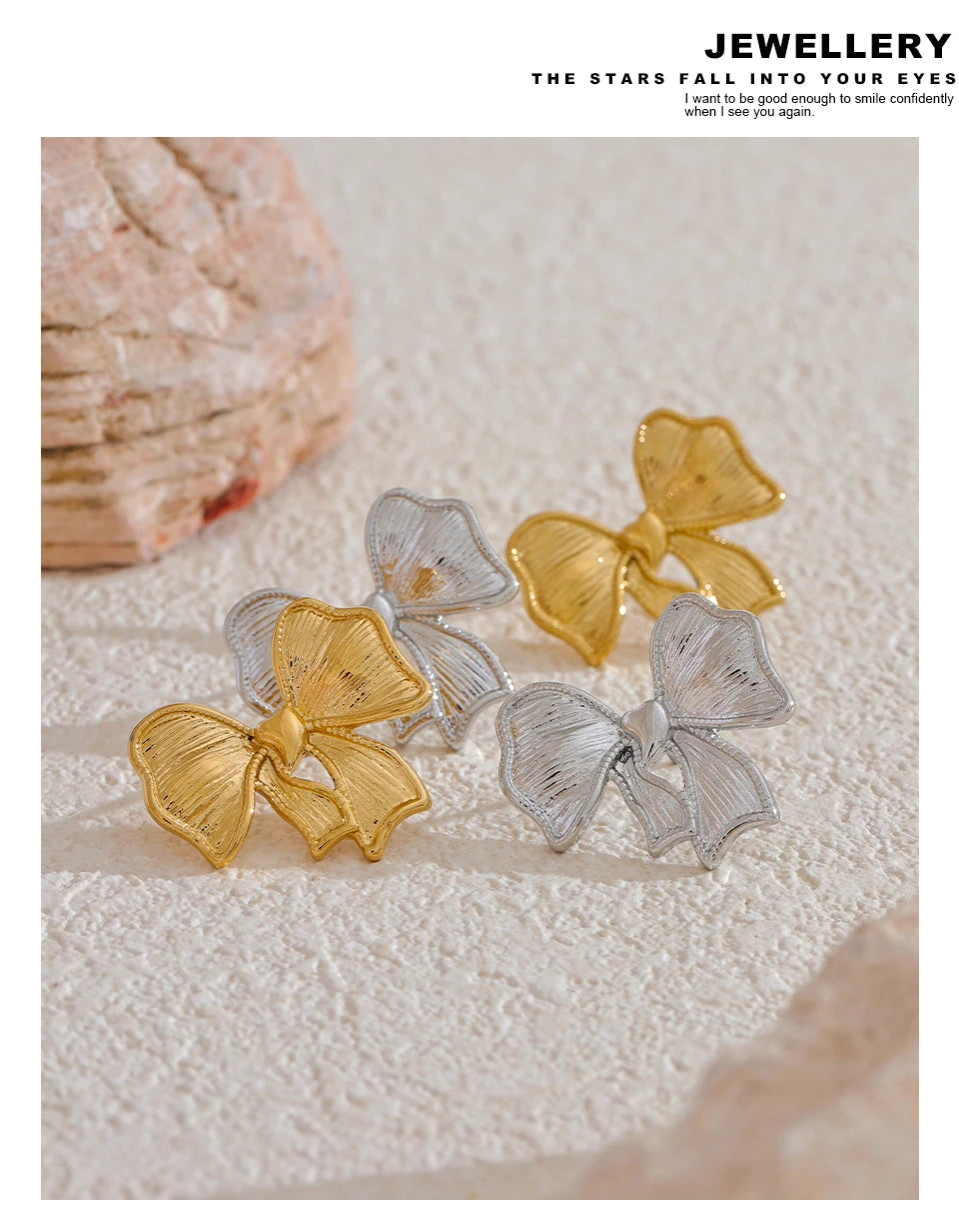 Bow earrings in gold-plated stainless steel.