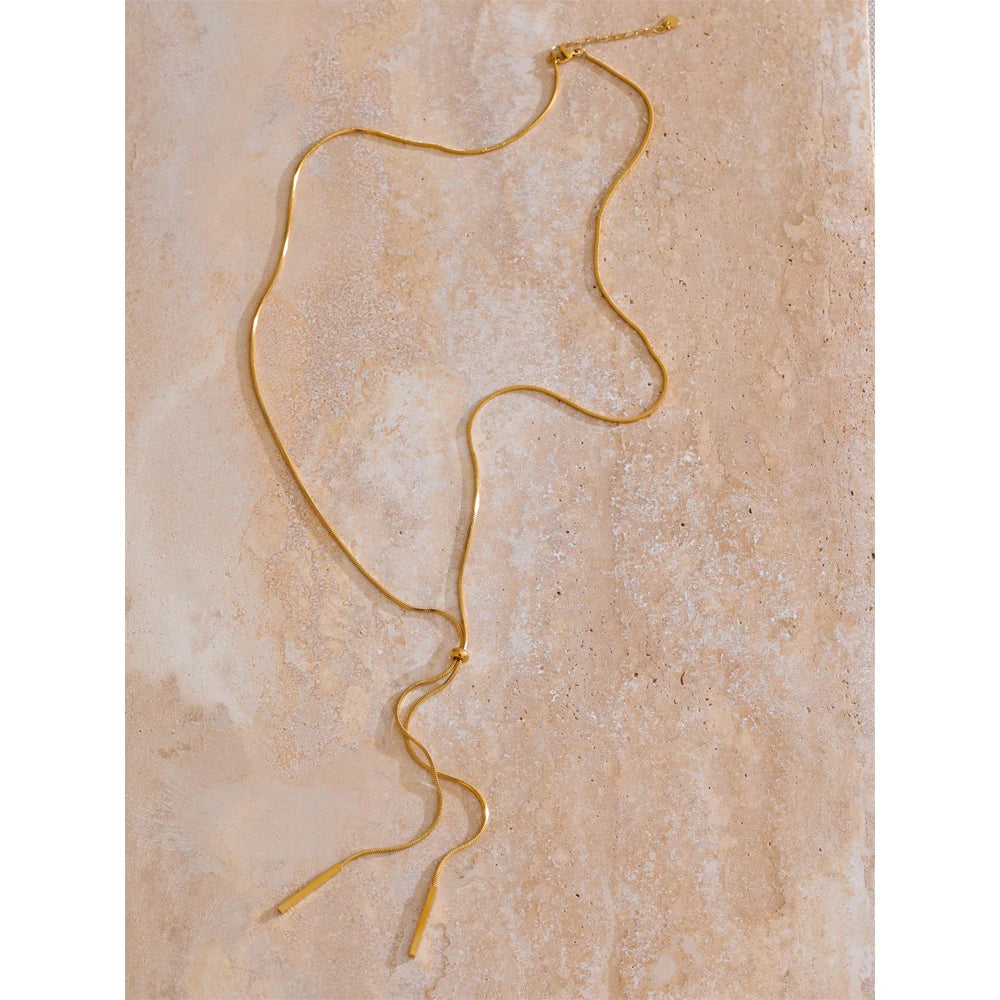 Geometric chain necklace in gold-plated stainless steel.